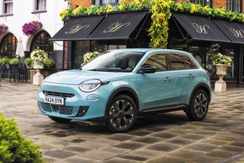 フィアット初のハイブリッドモデル「600ハイブリッド」が待望の日本発売