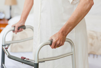 高齢者の「退行現象」を促進する問題とは | ZUU online