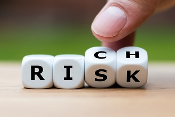 急な相場下落、普段からヘッジする手段は何がある ?