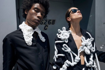 昭和のレジェンド・千代の富士と現代デザイナー・大丸隆平の「オーバーコート」が時代を超えてコラボレーション