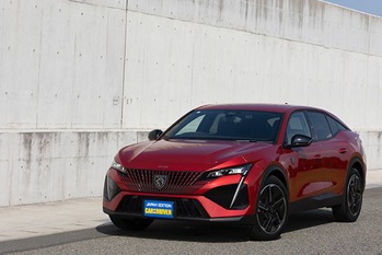 【最新モデル試乗】プジョー408はスポーティライフの名パートナー。デザインも走りもいいゾ！