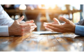 偉ぶらないけど舐められないリーダーの話し方