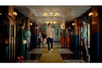 石川祐希・真佑のW起用でブランド力アップ　「ゾフ」の中間期決算は過去最高ペースの増収増益