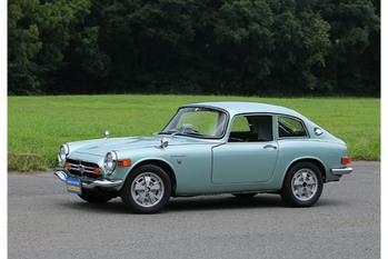 【20世紀名車】初代Sシリーズ最終完成型。珠玉の4気筒DOHCを搭載した1969年ホンダS800Mクーペの俊敏世界