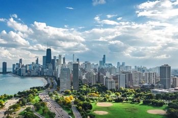 インフレ懸念が和らぐ？年内利下げ予想で株式市場のインパクトは？