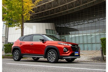 【300万円のクルマ選び】スズキ・フロンクスは高い機能をリーズナブルに実現。浮いた予算で思い出作りができる