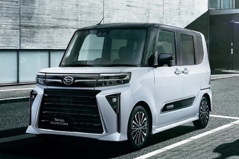 マイナーチェンジしたダイハツ・タントが発売1カ月で月販目標台数の4倍となる約5万台の受注を記録。1番人気はより上質で迫力のあるスタイルに進化したカスタム・シリーズ