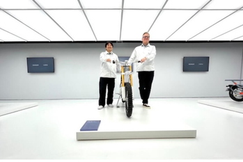 ゴールドウインが雪山も疾走できるスウェーデンの電動バイクを発売