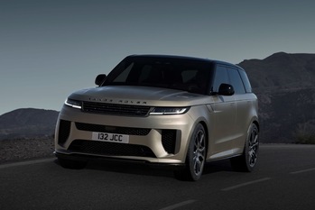 気持ちいいハンドリング！トヨタ・アクアGRスポーツをクルマ好きに勧める理由