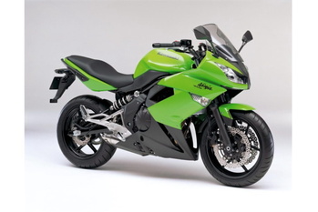 ツーリングにも最適なスポーツモデル『Ninja400R』【2023年版・平均買取価格】