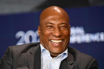 ディズニーのテレビ局に手を伸ばした「コメディアン買収王」とは