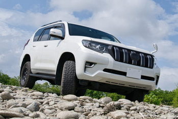 クルマのSUVの魅力と使い勝手を解説！おすすめポイントとは？