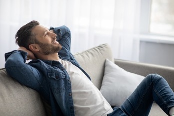 FIREとは？ 実現するためのステップや資産づくりのための投資方法を解説