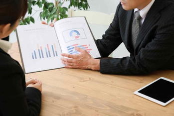 売れない営業マン,一戸敏