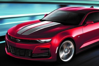 シボレー・カマロの10台限定特別仕様車「ワイルドチェリーエディション」が日本上陸