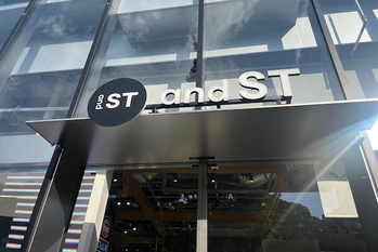 アンドエスティHD中間決算　売上高が最高でも営業利益が2割減の背景