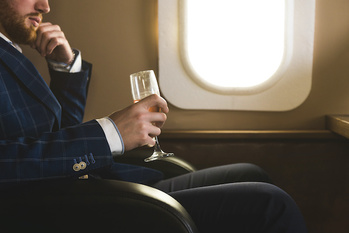 大富豪がファーストクラスを選ばない本当の理由