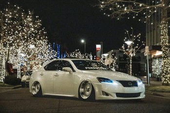 クルマのVIP系カスタムとは？カスタムの始め方と定番スタイル