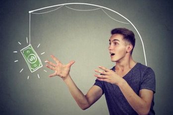 あなたの預貯金も狙われている？注意するべき金融機関の「罠」