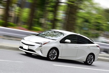 プリウス,ハイブリッド自動車