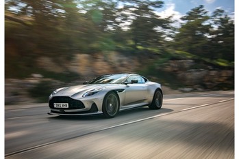 【最新スーパースポーツ試乗】英国の誇り。大人が似合うアストンマーティンDB12の卓越GTパフォーマンス