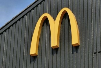 ジャニーズとの契約を更新しないハンバーガー大手の「マクドナルド」と「モスバーガー」どうなる業績見通し