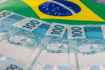 政治的要因で波乱含みのブラジル通貨、中銀政策が安定へのカギ