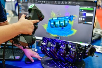 三次元測定機とは？接触式と非接触式の違い・選び方・導入メリットをわかりやすく解説