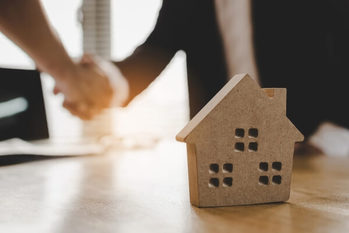 安定した不動産投資ならREIT!NISAで投資するメリットデメリットは?