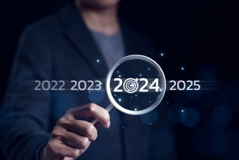【2024年版】企業型確定拠出年金で資産を増やすには？ 世界情勢に合わせた商品選びとメンテナンス方法