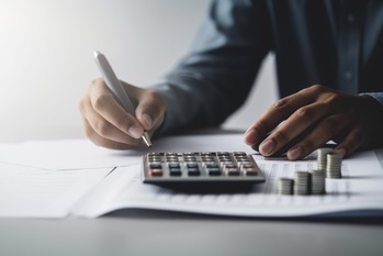 金融庁推奨！確定拠出年金で退職金を上回る資産形成法