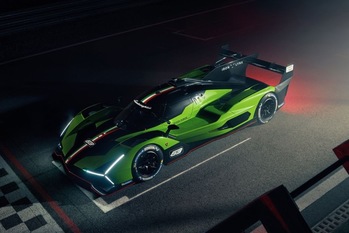 ランボルギーニ初のハイブリッドレーシングプロトタイプマシンが初公開