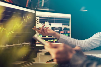 伝説のトレーダーに50万円を1億円にする方法をこっそり教わってきました。