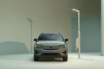プレミアムコンパクトSUVのボルボXC40に電気自動車モデルが登場
