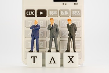 税金が高すぎ……。年収別手取り額やサラリーマンでもできる対策10選