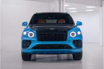 鮮やかなブルーとシックなブラックをボディカラーに纏ったベントレー・ベンテイガEWBの“One of One”エンディションが登場