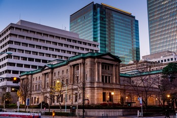 2024年春にも日銀は利上げを決断？ 利上げによる相場や生活への影響をチェック
