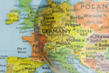 ドイツの大連立,東西分断懸念