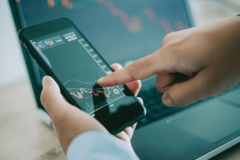 株の取引ができる時間は？夜間取引ってなに？知っておきたい株式市場の仕組みと売買のコツ