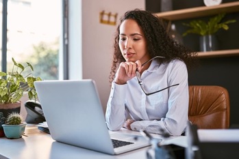 米10年金利４％超えの背景と見通し