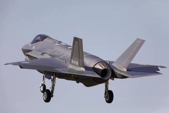 混迷する戦闘機「F-35エンジン」製造は誰の手に？