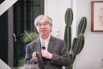 富士フイルムが畑違いの化粧品事業で成功した理由 Conference of S venture Lab.