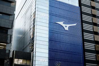 ミズノの第1四半期は過去最高、営業利益は33.1％増の83億円　「フットボール」「スポーツスタイル」が成長牽引