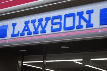 ローソン、KDDIのTOBで上場廃止へ｜コンビニ“御三家”がついに株式市場から姿を消す