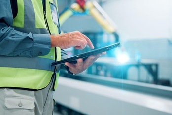 生産技術職の全貌：製造業の未来を創る「工場の司令塔」