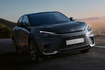 レクサスが新型コンパクトクロスオーバーSUVの「LBX」を初公開