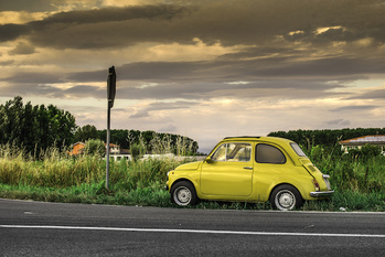 予算200〜300万円で手に入る！ルパンの愛用車フィアット「チンクエチェント」の魅力