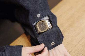 カシオの中間決算は最終利益が2倍超と増益転換　「G-SHOCK」が減速も高級モデル完売で収益改善