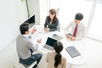 沈黙を味方に⁉雑談が上手い人が話す前にやっていること　2024年1月に読まれたビジネス書トップ3