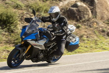 スズキ初の電子制御サスペンションを搭載したGSX-S1000GXがやって来るぞ！